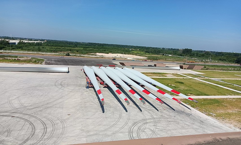 噴涂好的風(fēng)電葉片